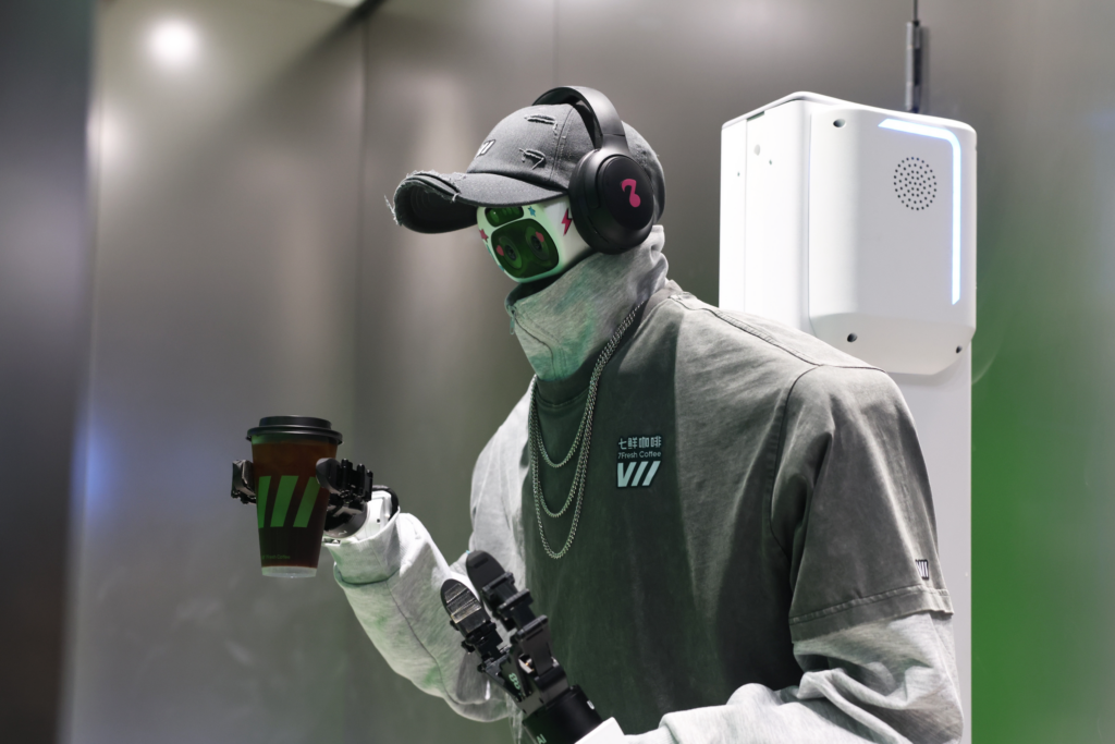 Robô com um copo de café na imagem de divulgação da JD.com.