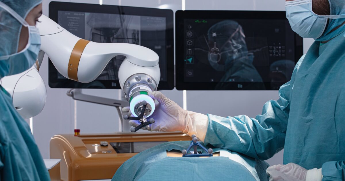 Plataforma de robótica cirúrgica da eCential Robotics em imagem oficial de divulgação.