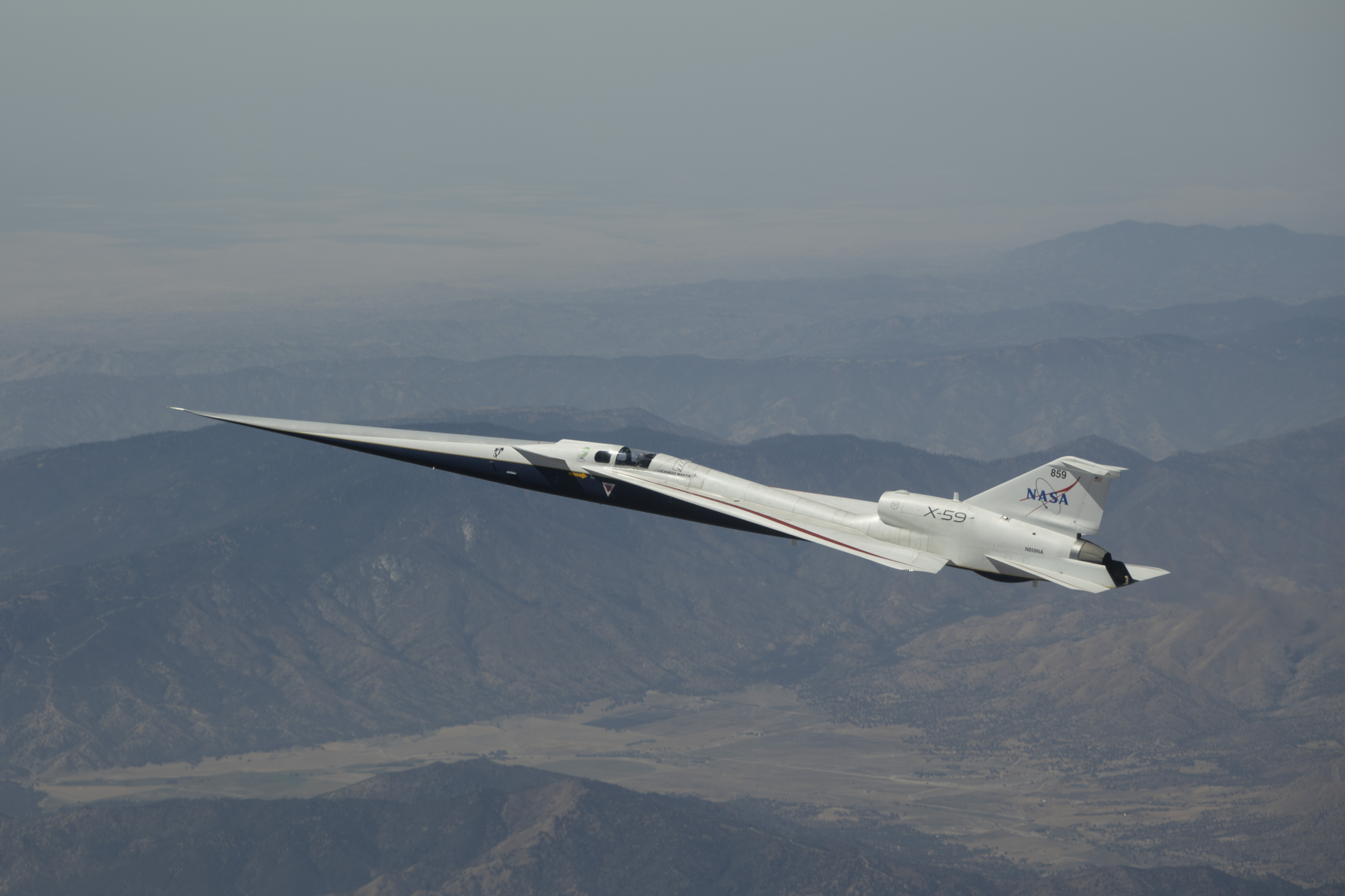 X-59 em voo sobre o deserto de Mojave em 18 de agosto. Foto: NASA / Jim Ross.